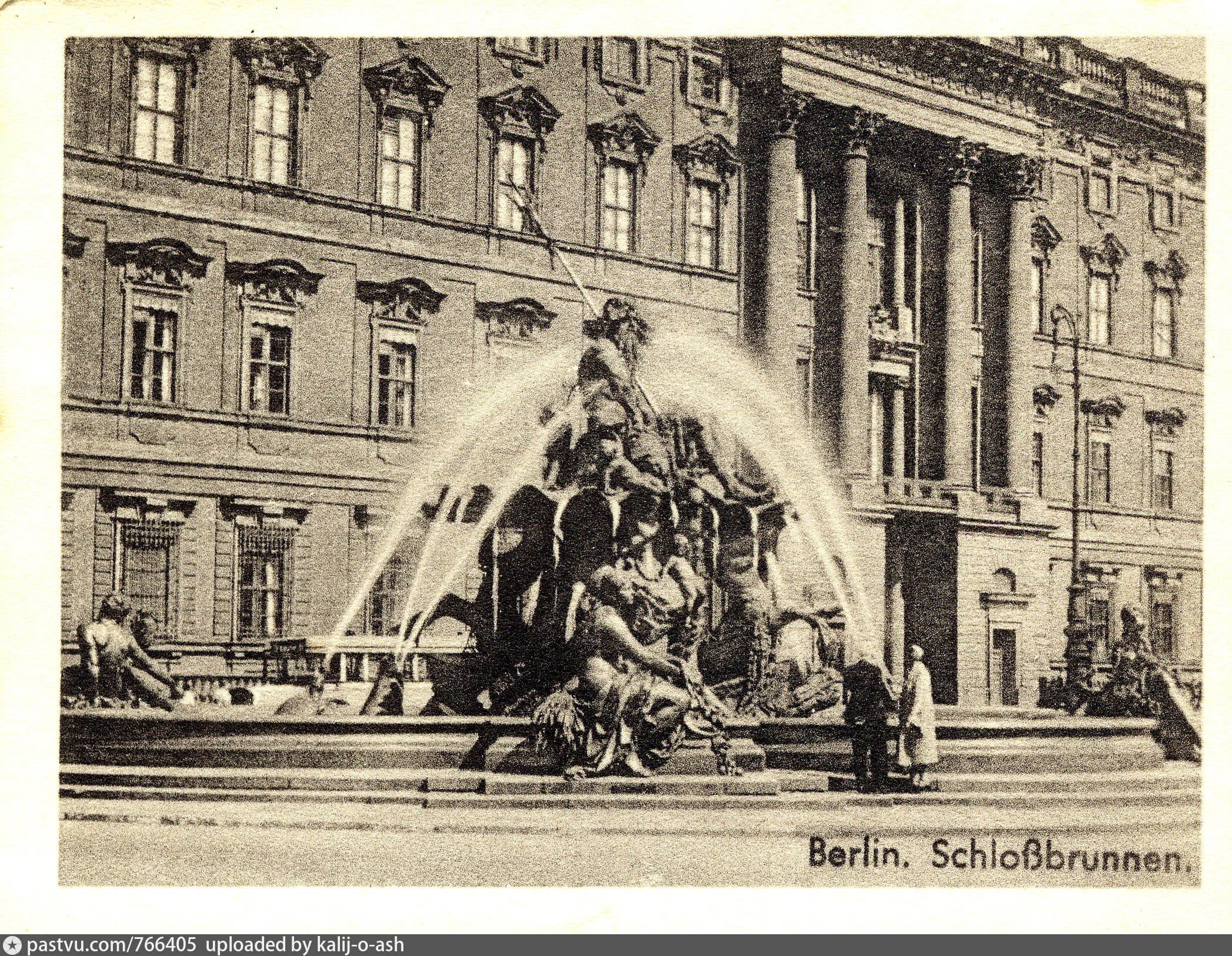 Берлин 22. Товарищество инженеров фирмы Нептун начало 20 века. Schlossplatz mit Schlossbrunnen открытка. Марки с фонтаном Нептуна Берлин открытки почта. Берлин сегодня рис. К. клисеера.