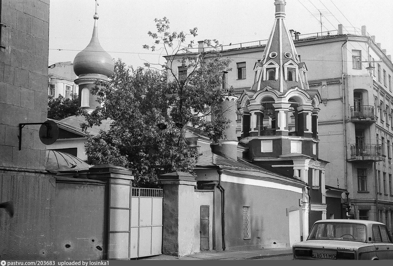 Храм Воскресения Словущего на Арбате Москва