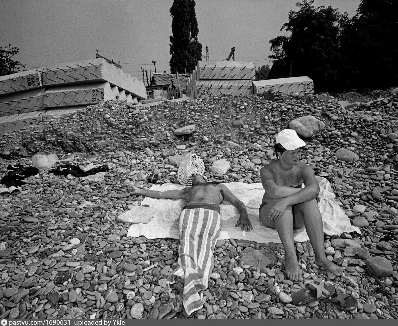 На пляже 1988. Карл де Кейзер. Карл де Кейзер фотографии. Карла де Кейзера Сочи. Пляж Ривьера Сочи 1988.