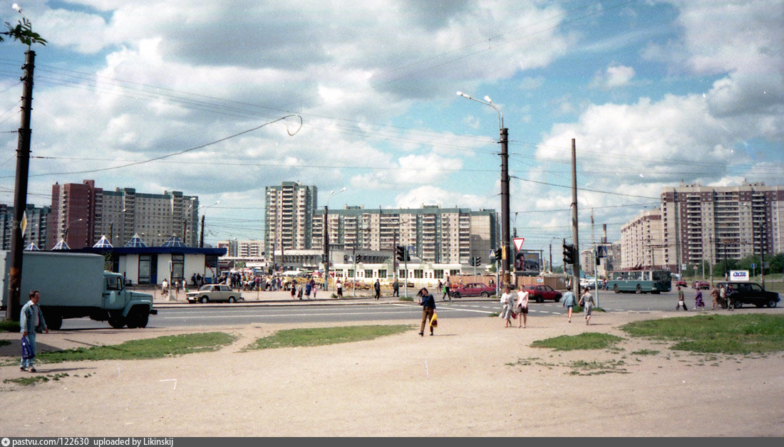 Поселок веселый улица. Проспект Большевиков 2000 год. Питер веселый поселок.