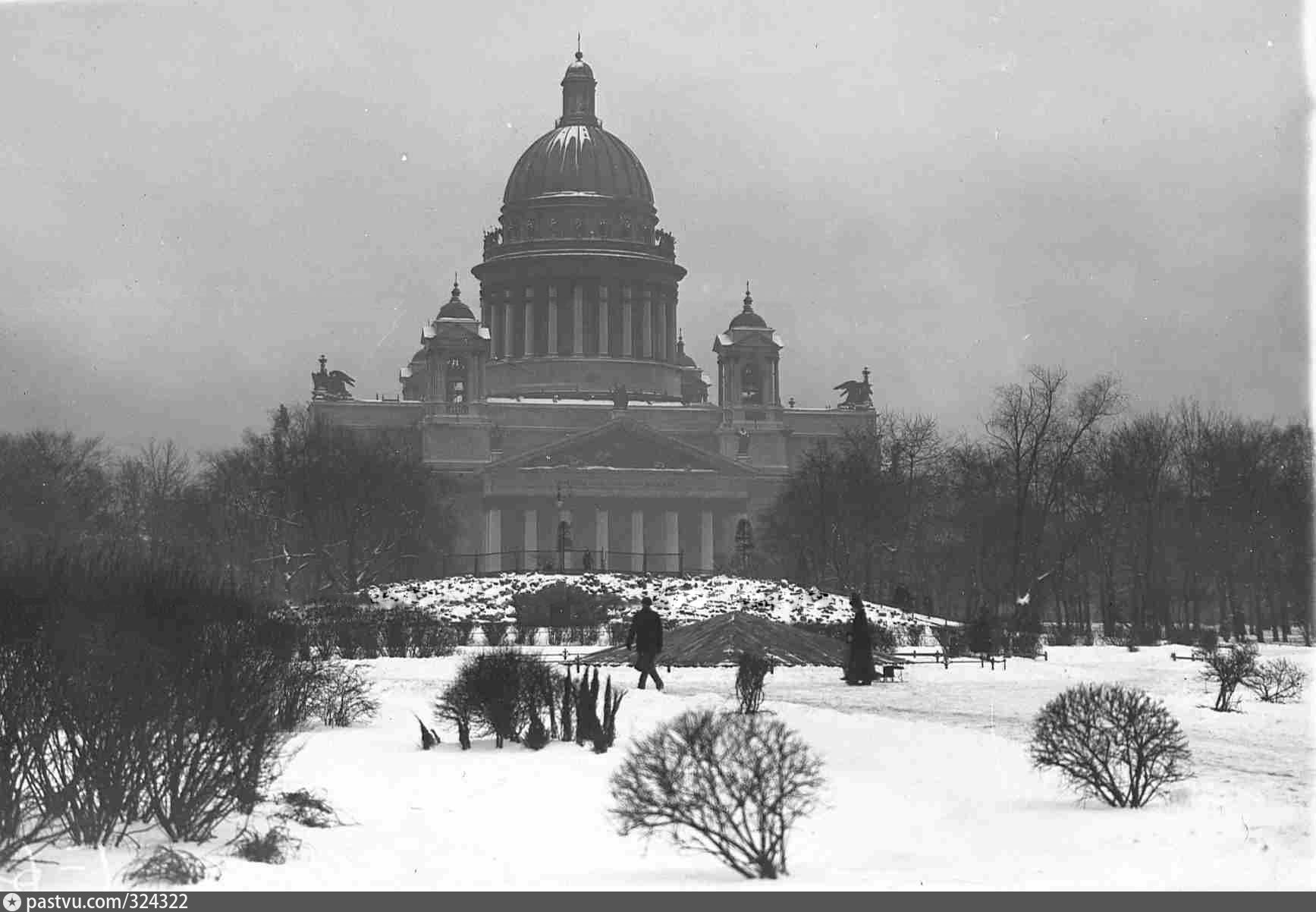 Исаакиевский собор зима 1942