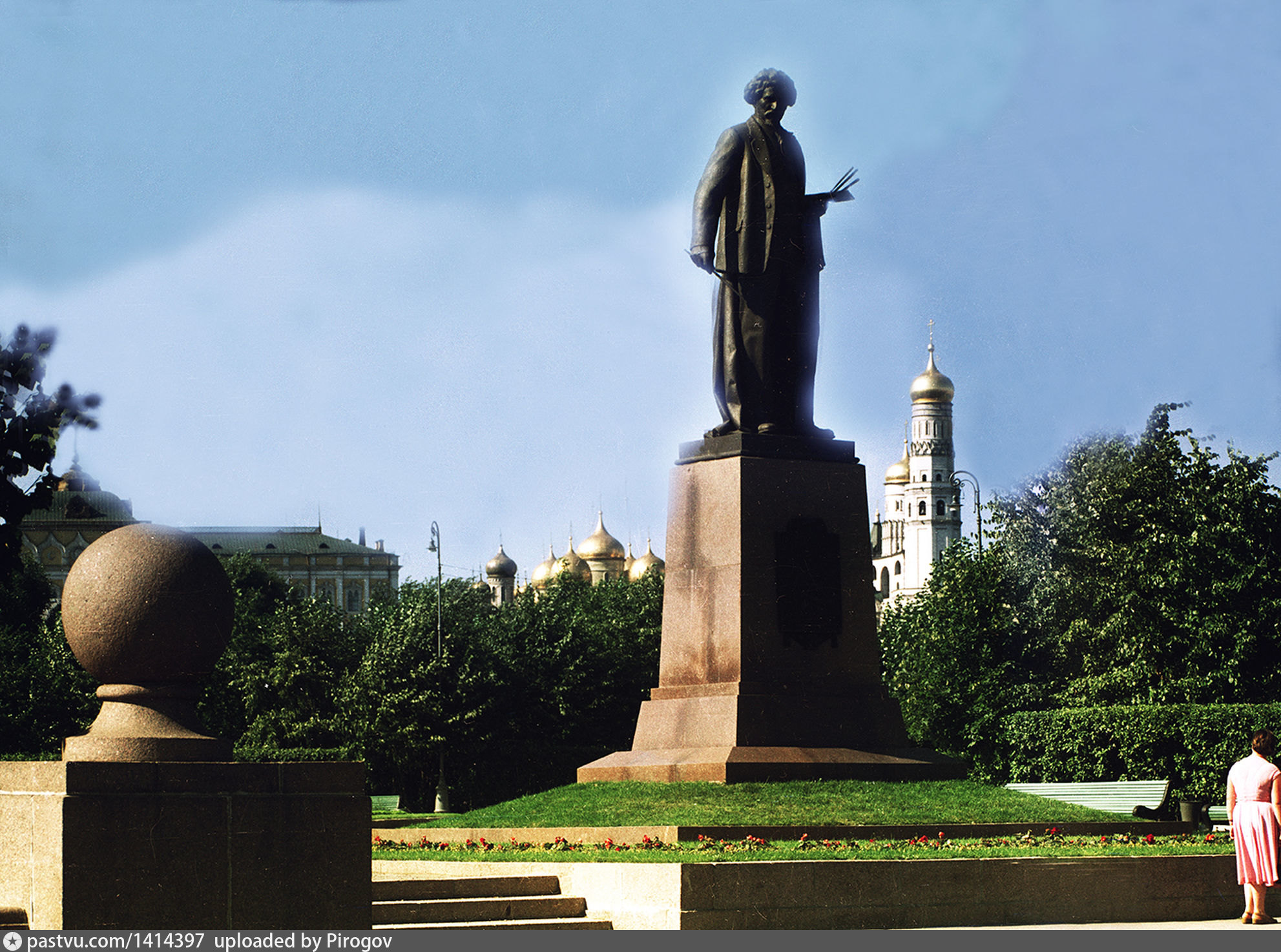 болотная площадь в москве памятник