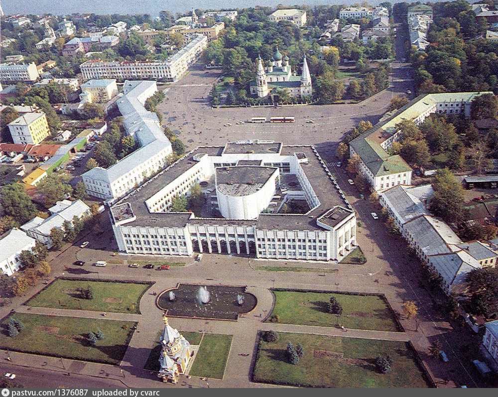 Площадь г ярославля. Советская площадь Ярославль. Советская площадь Ярославль здание. Ансамбль Советской площади Ярославль. Главная площадь Ярославля.