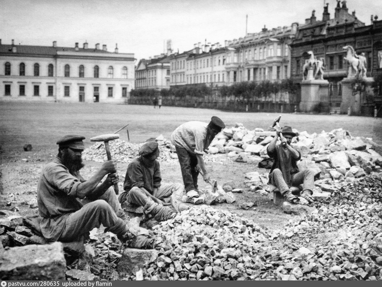 Работа в 19 20 веке. Стройка в Санкт Петербурге 19 век. Петербург стройка 20 век. Россия в 1900 Санкт Петербург. Рабочие Санкт Петербург 19 век.