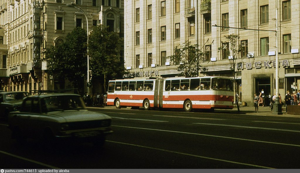 Около ссср. Шкода санос троллейбус. Россия улицы 1984. Фото улицы 1984. Москва 200.