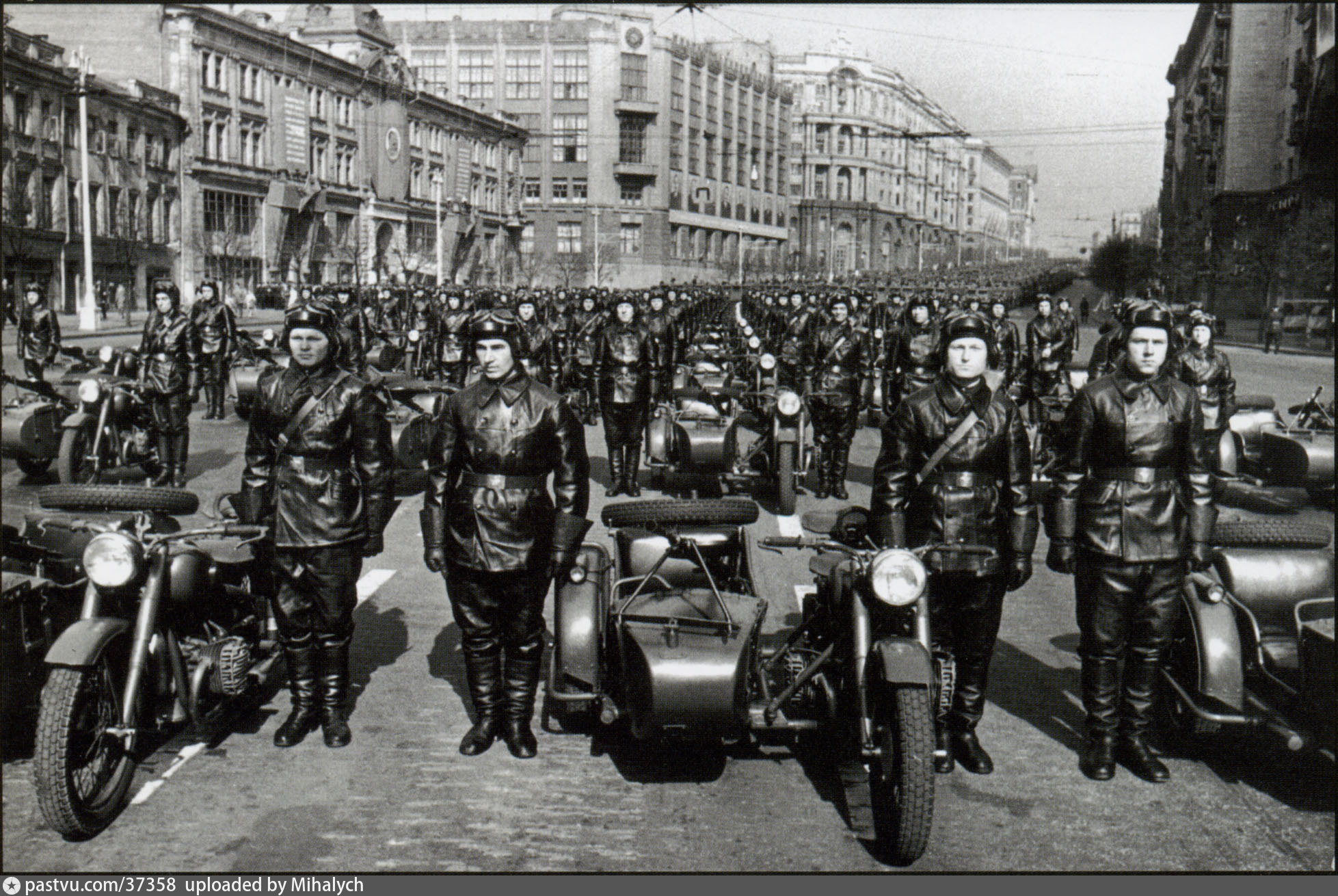 30 е июня. М72 мотоцикл 1941 1945. Парад во Львове 1939. Мотоциклисты РККА В 1941-1945. Военные мотоциклисты красной армии.