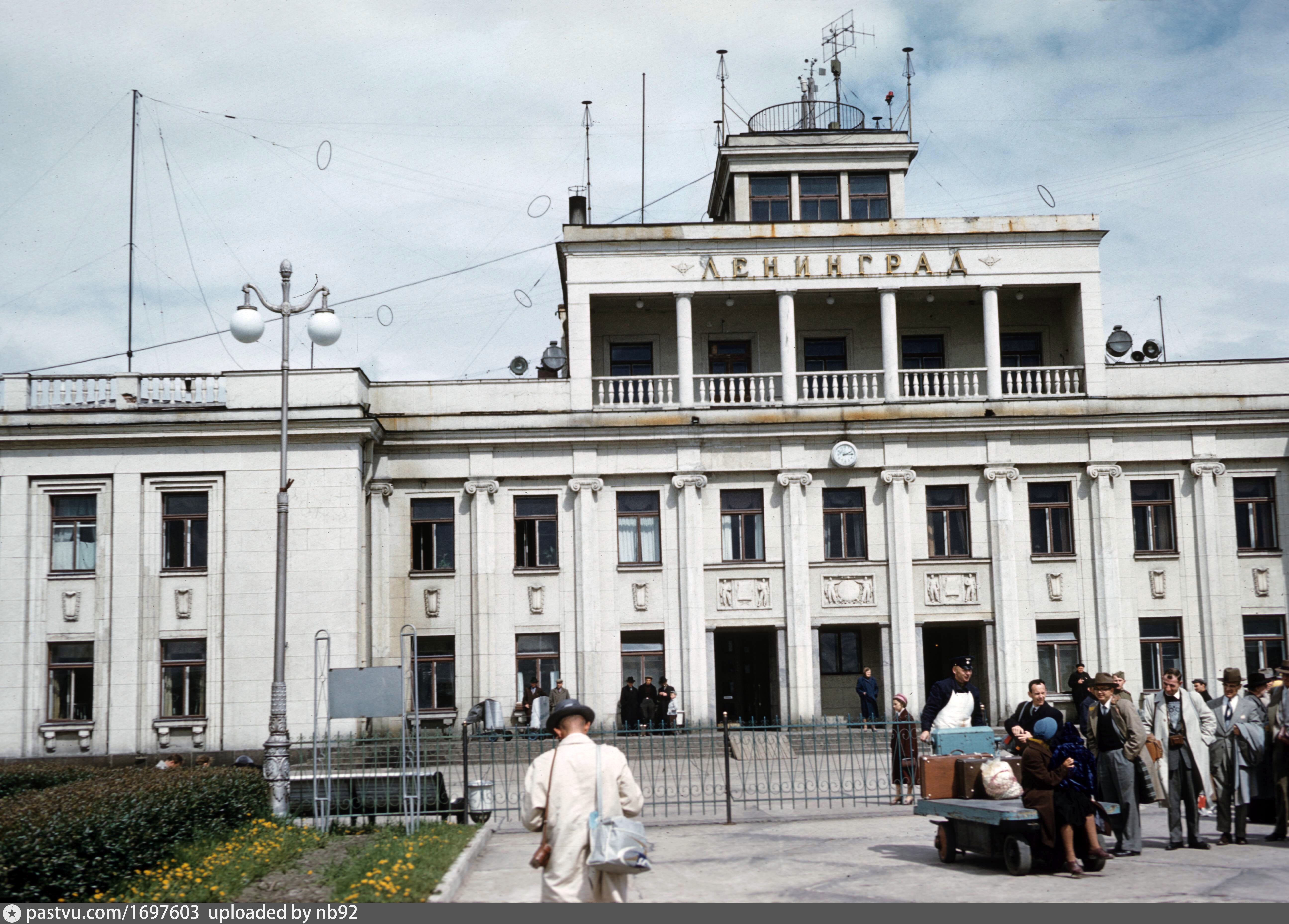 Ленинград аэродром. Старый аэропорт Пулково 2. Аэропорт Пулково 1932. Аэропорт Шоссейная в Ленинграде. Пулково старое здание.