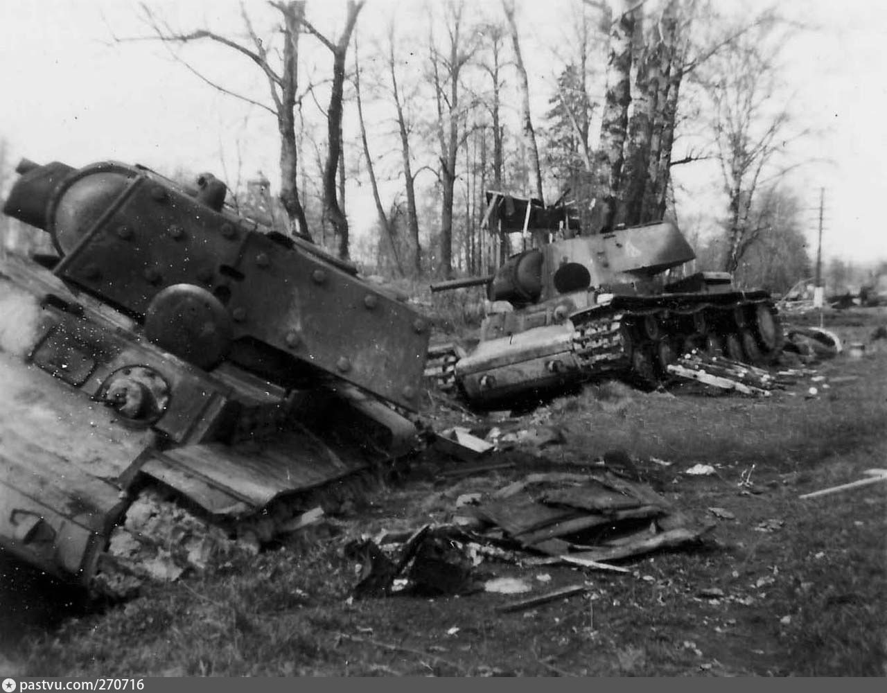 Подбитые советские танки. 124 Танковая бригада Петергофское шоссе. Лепельский контрудар 1941. Подбитый кв-1.