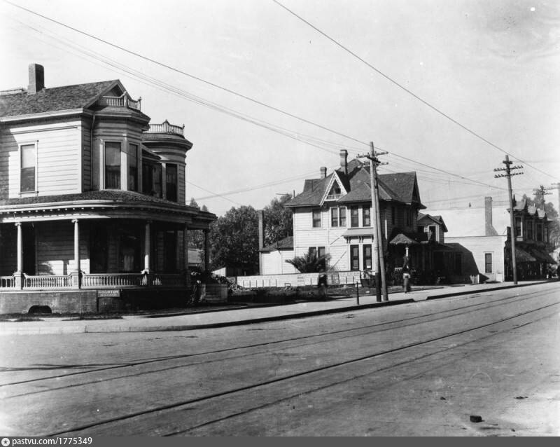 Houses on 7th Street