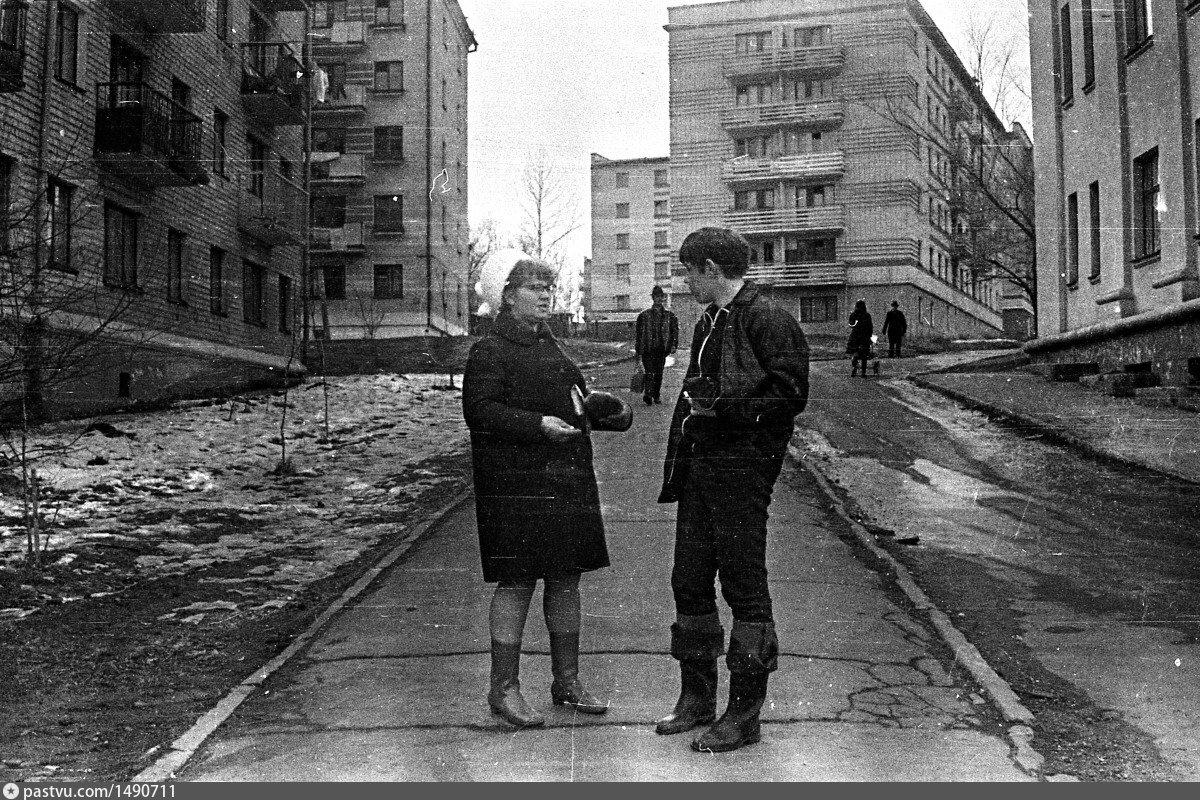 Мама 1972. Улица Шеронова Хабаровск фото 60-е годы. Советское время Хабаровск фото улица Шеронова.