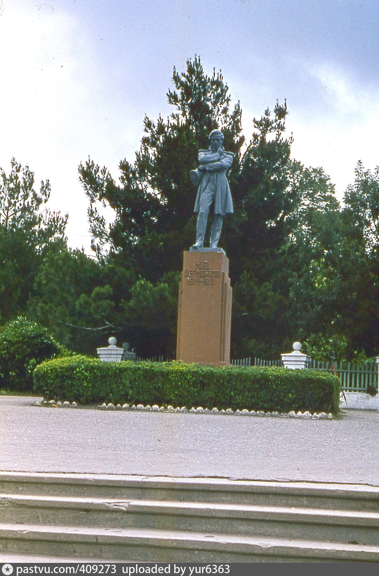 Памятник лермонтову в геленджике фото