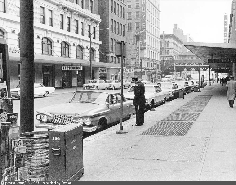 Clark street north of Randolph