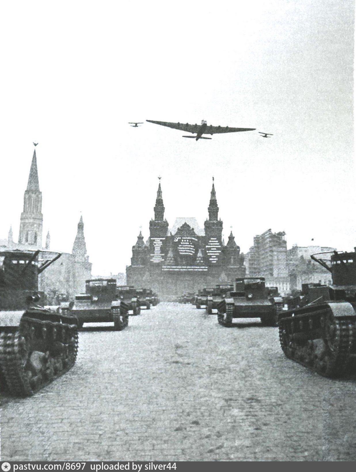 Москва летом 1941. Парад на красной площади 1935. Парад 1935 года красная площадь. Военная Москва 1941-1945. Парад на красной площади 7 ноября 1941 года.