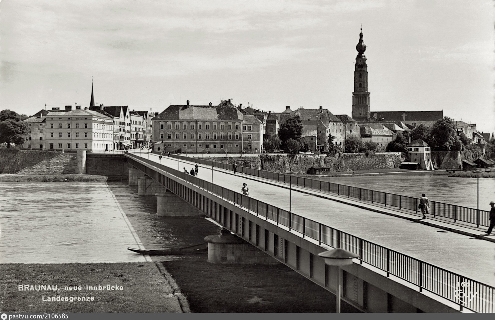 Simbach am Inn, Blick auf Braunau (Österreich) über die neue Innbrücke