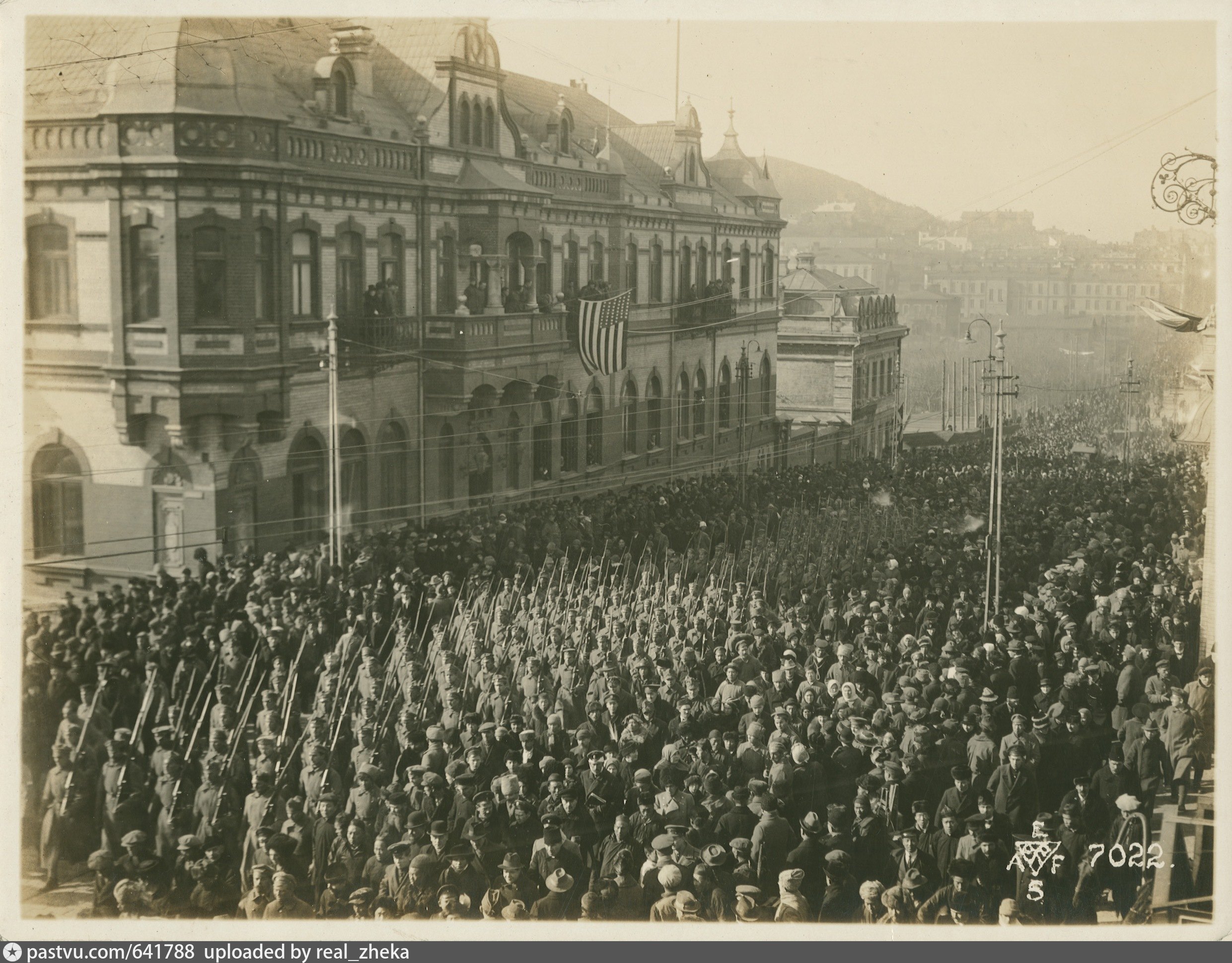 В 1920 1922 годах. Парад интервентов во Владивостоке, 1918г.. Американские войска во Владивостоке 1918. Американцы во Владивостоке 1918. Интервенция во Владивостоке 1918.