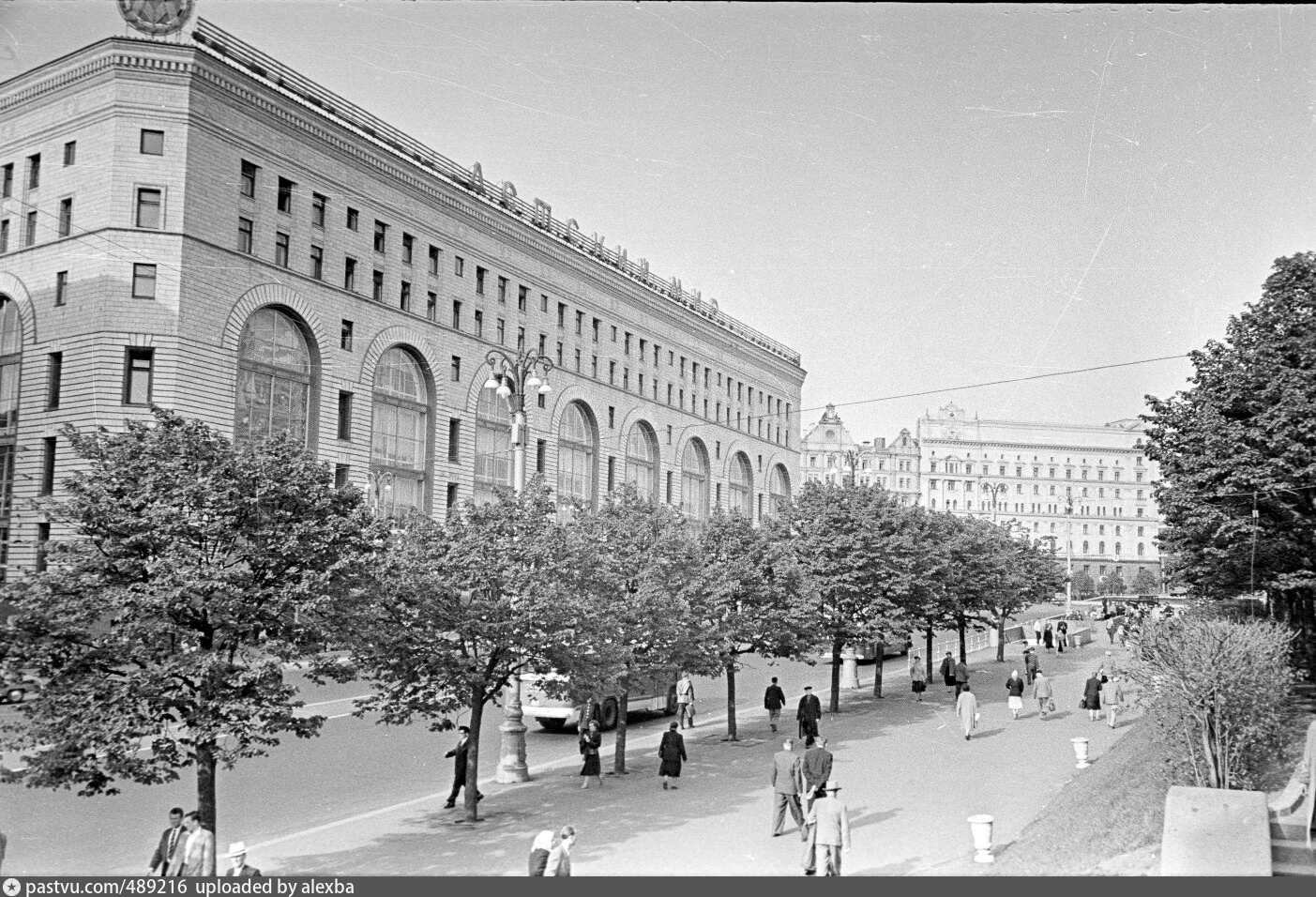 Фото 1958 года. Театральный проезд pastvu. Москва 1958. Фото Москва 1958. Центральные улицы Москвы 1958 год.