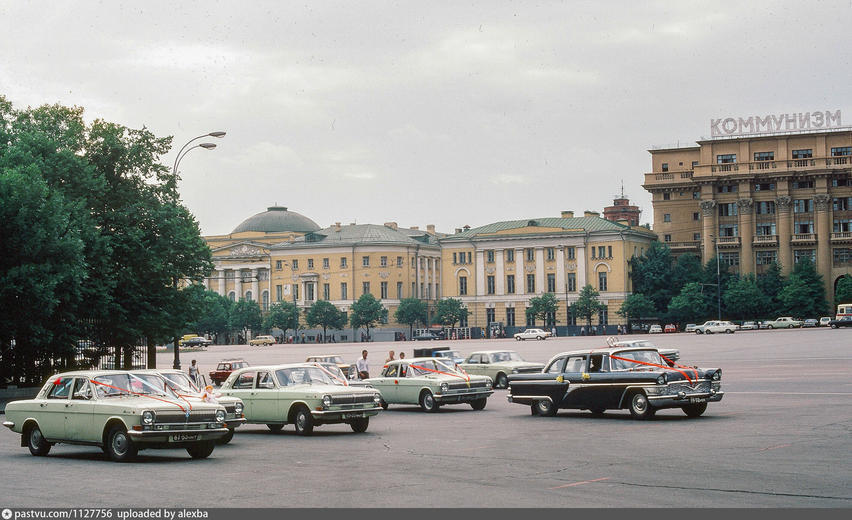 Фото москвы 1979. Добрынинская метро 1974. Павелецкая площадь 90е. Красная площадь 1979. Москва 1979 год мкад.