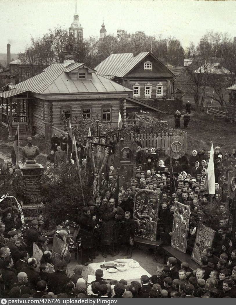 Фотографии 1911. Россия 1911. Фотографии 1911 года. Россия 1911 год. Памятник Александру 2 в селе Васильевское.