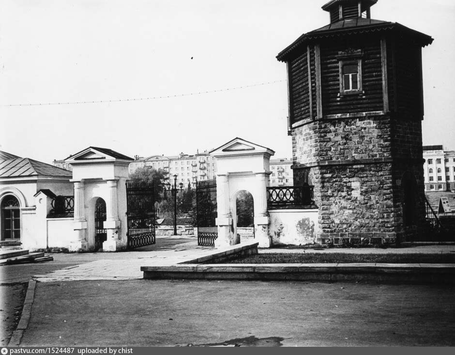 Екатеринбургский завод. Железоделательный завод Екатеринбург. Железоделательный завод Екатеринбург 1723. Завод на Плотинке в Екатеринбурге 18 века. Водонапорная башня Екатеринбург.