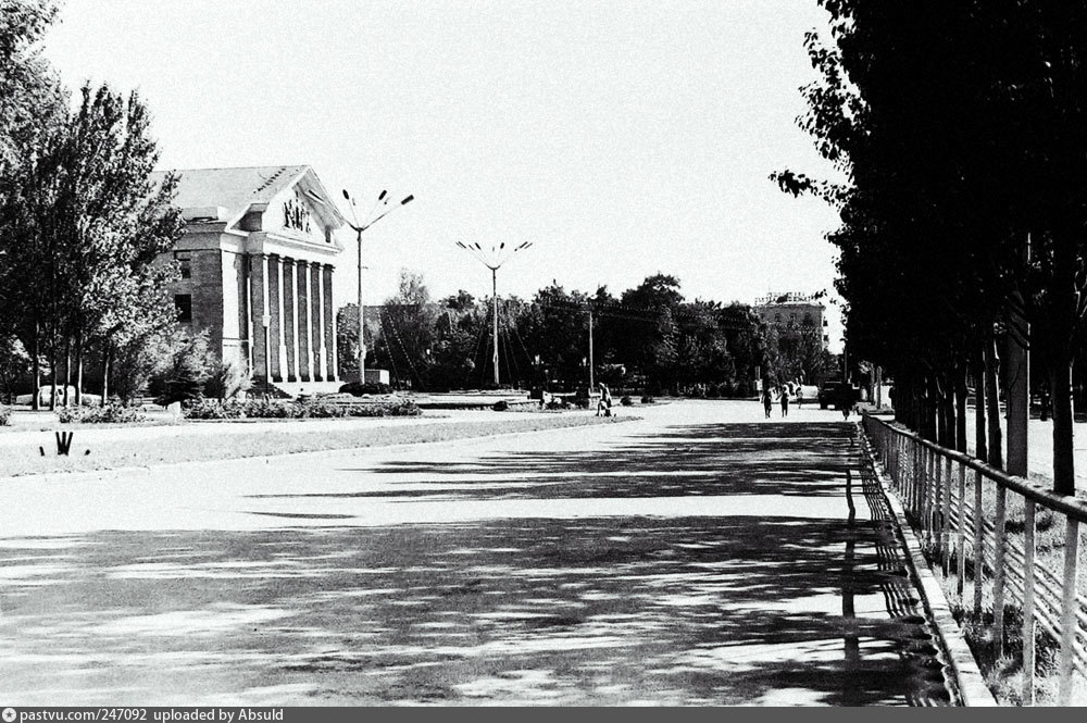 Донецкая область старое название. Макеевка 1977. Город Макеевка Донецкой области. Кинотеатр Эра Макеевка. Макеевка СССР.