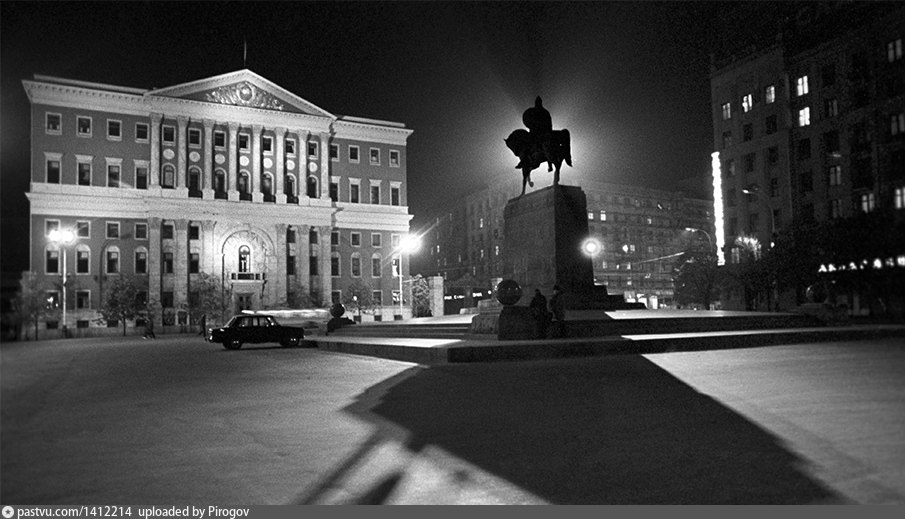 Советская площадь в москве. Тверская площадь напротив.