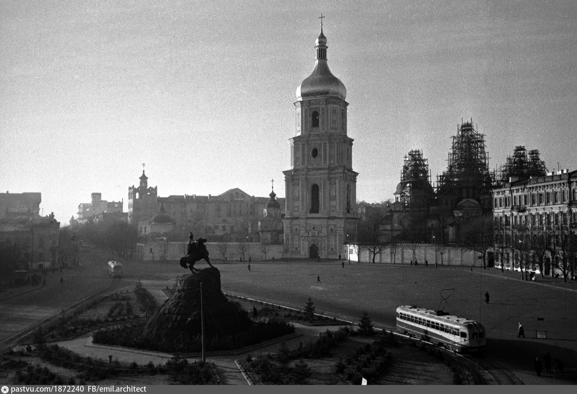 Софийская площадь Михайловский собор