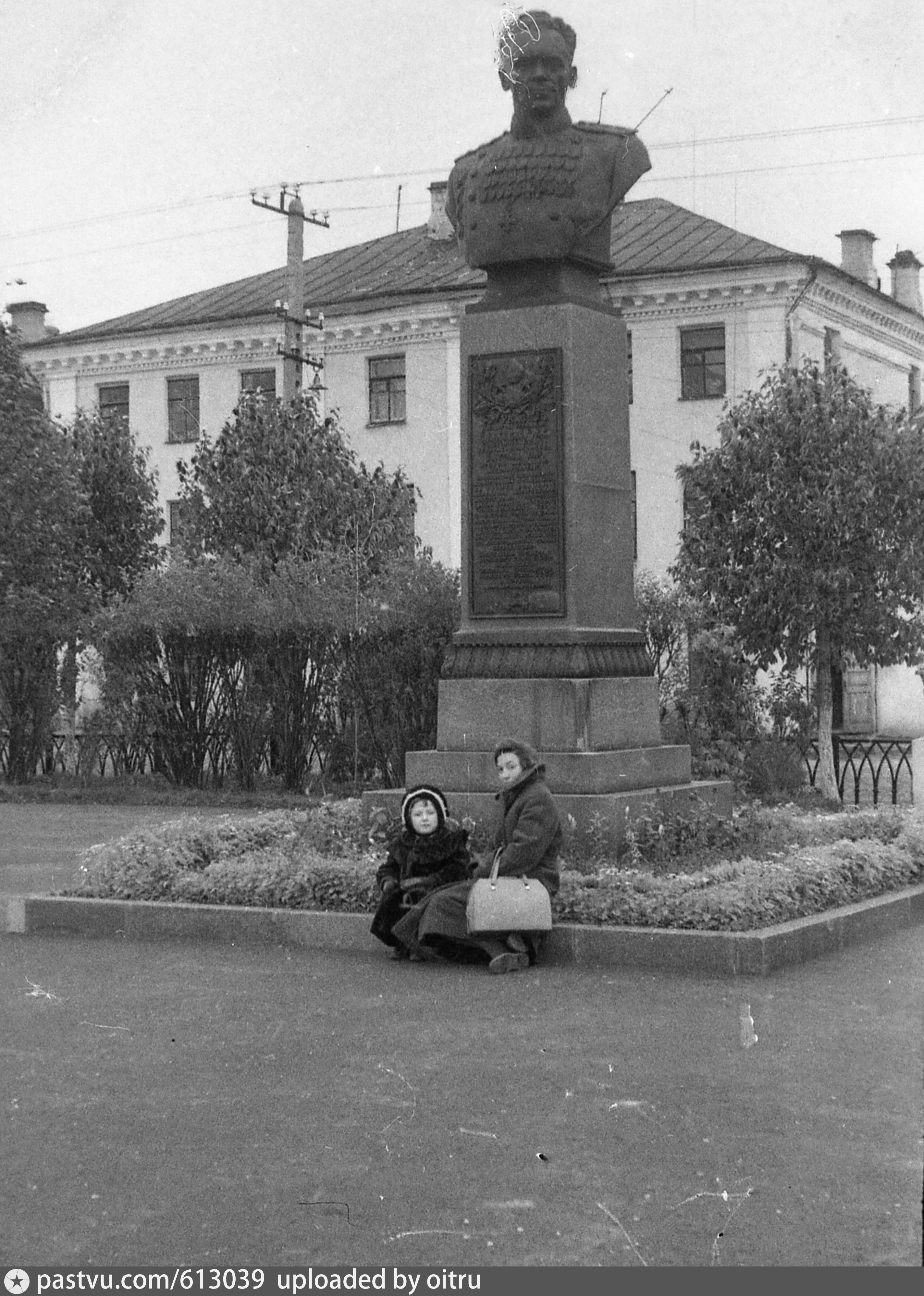 Памятник генералу п.и. Батову Рыбинск