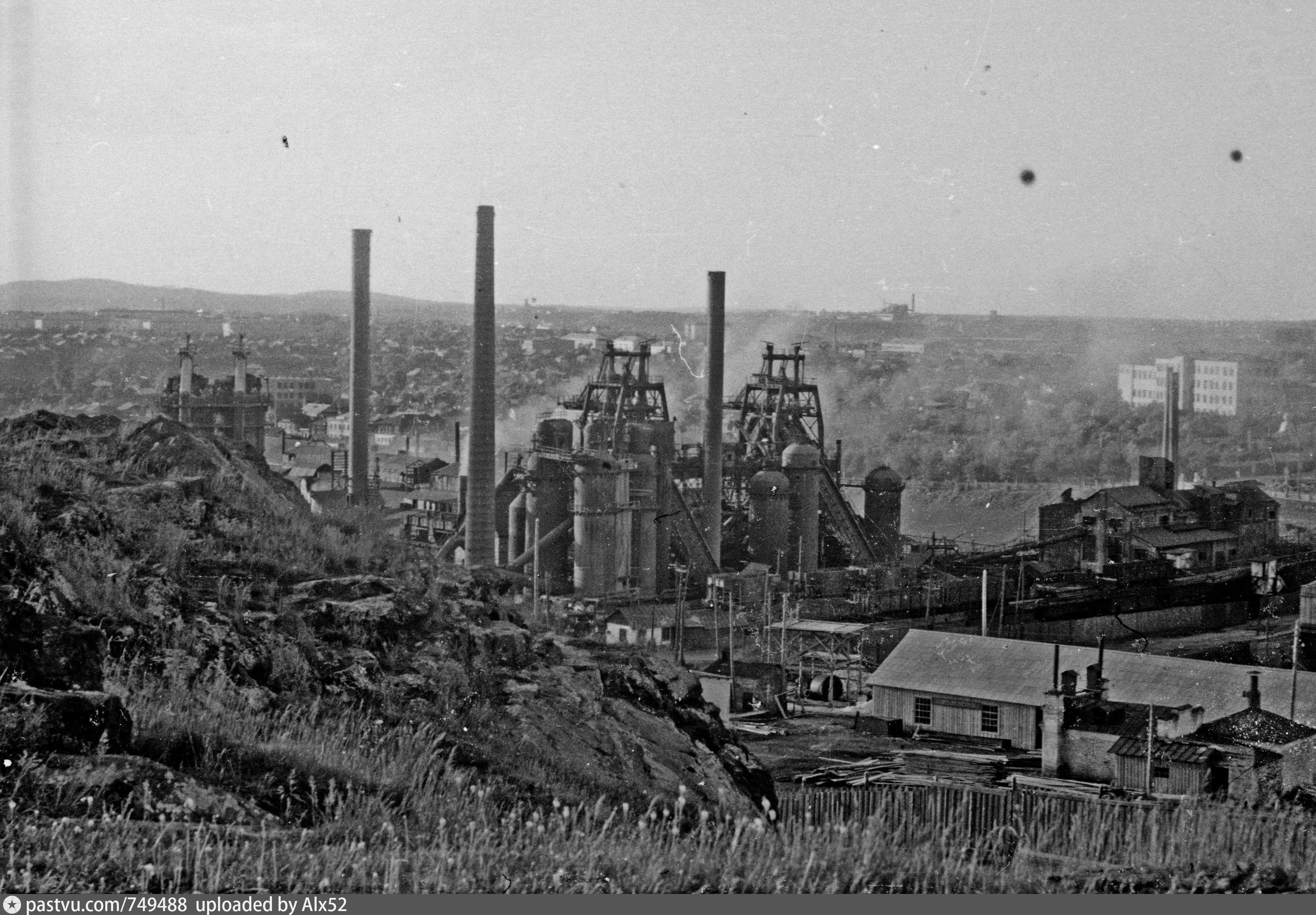 Магнитогорск тагил. Челябинский металлургический завод 1940. Магнитогорский металлургический комбинат 20 век. Магнитка металлургический комбинат 1930. Металлургич завод Златоуст в годы войны.