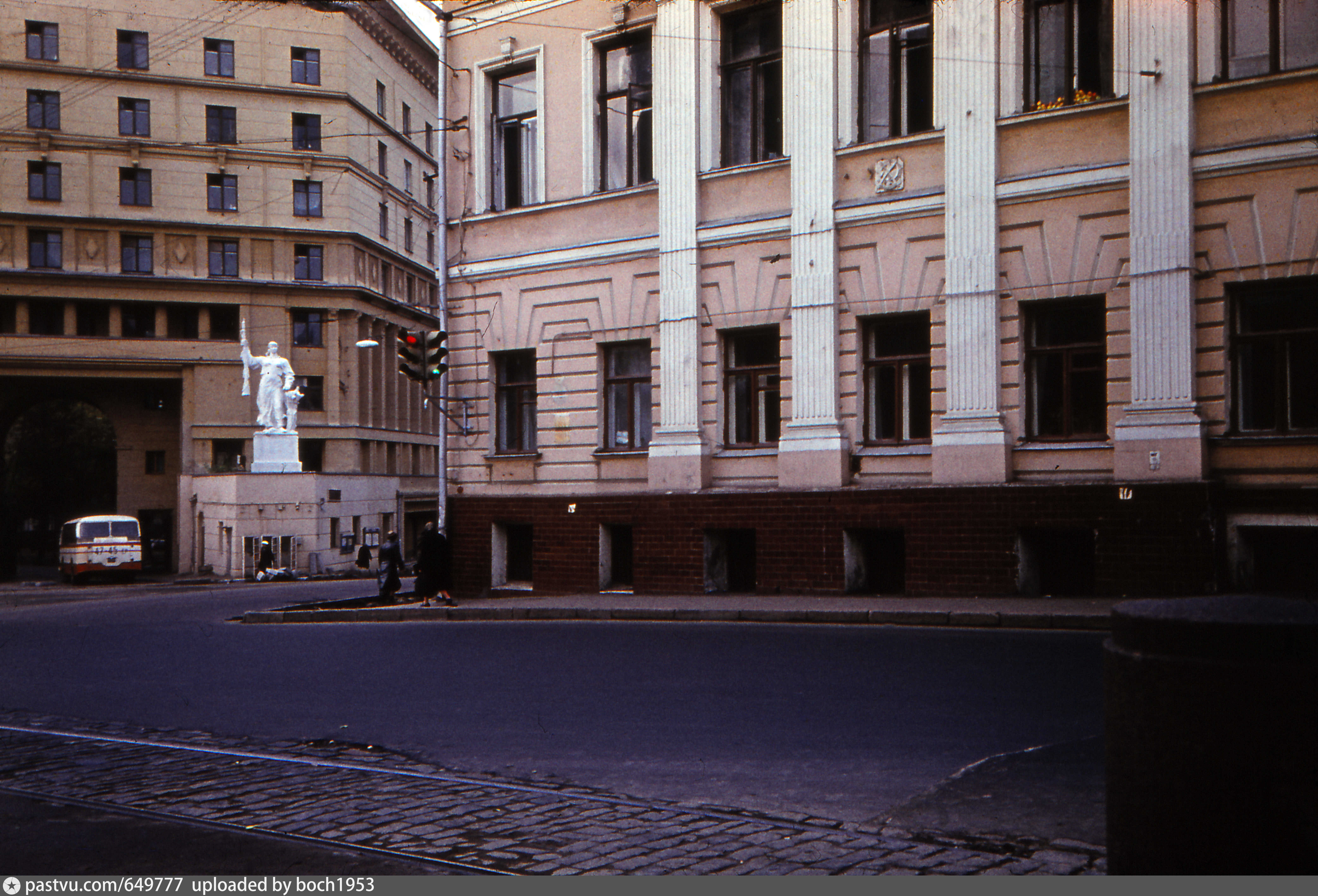Дом со скульптурами на яузском бульваре покровские ворота