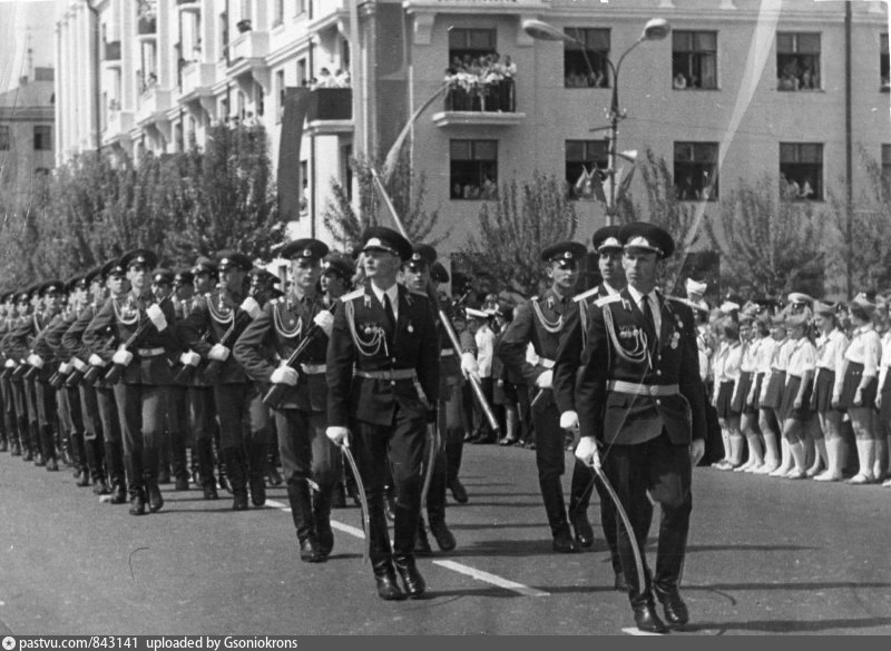 Парад победы 1975 года. Парад Победы 1975. Парад Победы в СССР 1975. Парад Победы в Минске 1975 года. Парад Победы 1985 года.