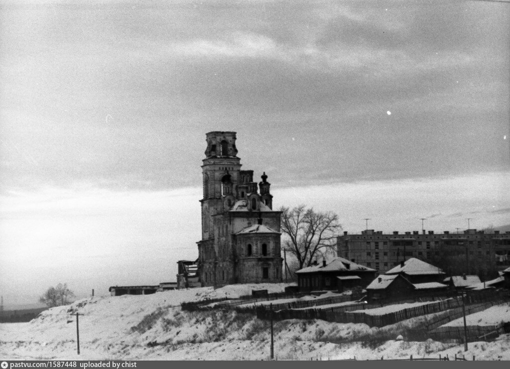 Старый город североуральск. Церковь Североуральск. Петропавловский завод Североуральск. Село Петропавловское Североуральск.