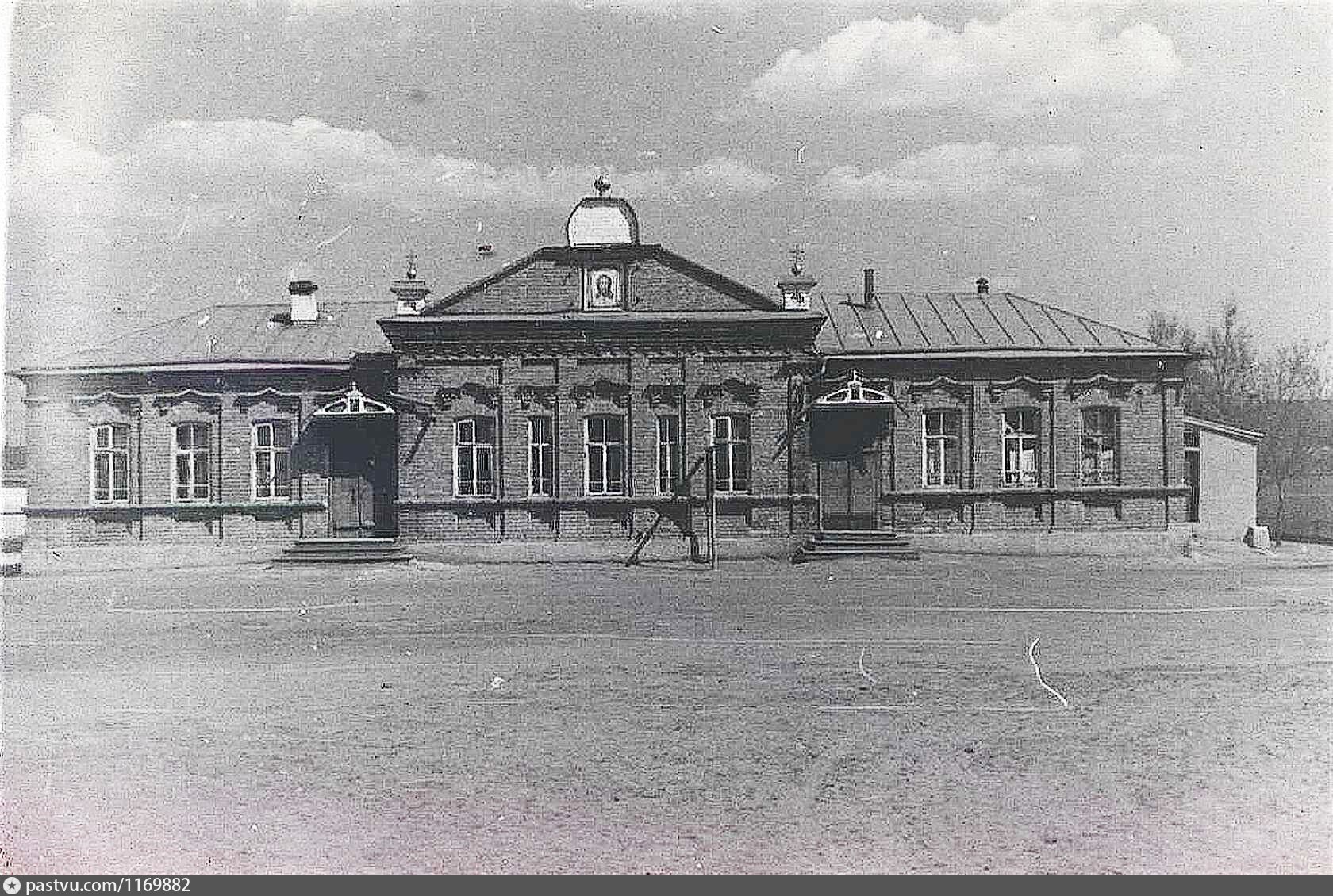 Ныне. Храм Архангела Михаила Актобе. Актюбинск Казахстан старый город. Первые поселенцы Актюбинска. Актюбинск старое здание вокзала.