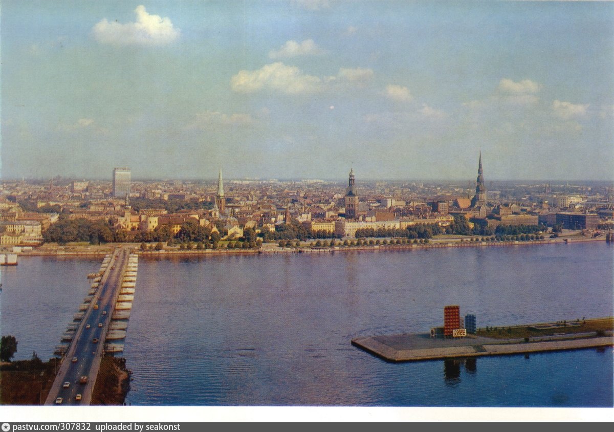 Основание города риги. Река Даугава Рига. Вид Риги с Даугавы. Даугава Рига 1951. Рига набережная Даугавы статуя Якобу.