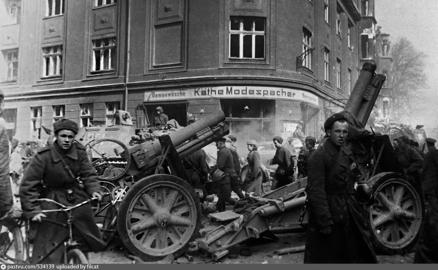 4 апреля 1945 года. Штурм Кенигсберга 1945. Кенигсберг операция 1945. Штурм Кенигсберга 6-9 апреля 1945. Штурм Кёнигсберга в 1945 году.