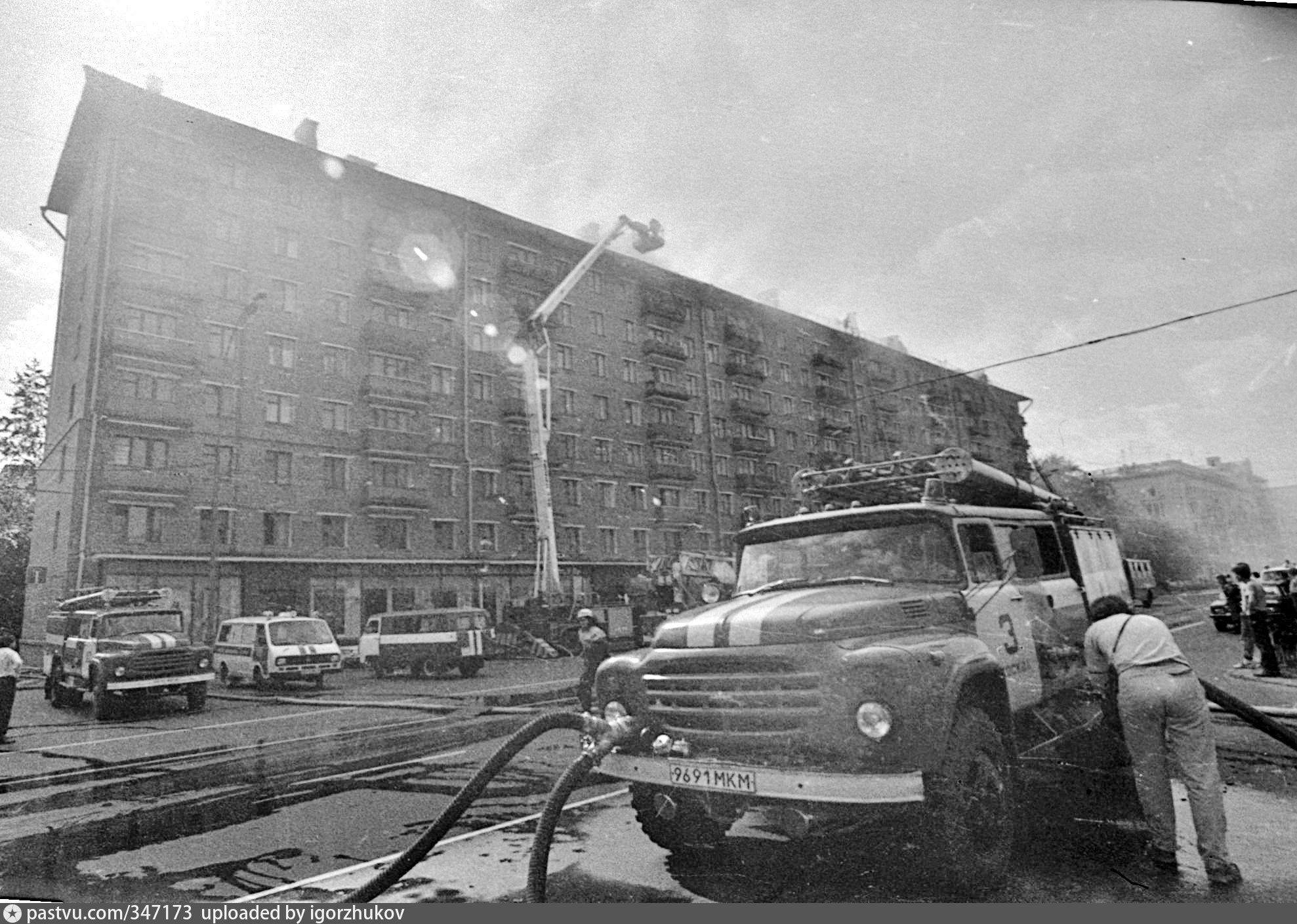 Пожарные ссср. Пожарная часть 3 Москва 90е. Пожар СССР. Пожарная охрана 1990.