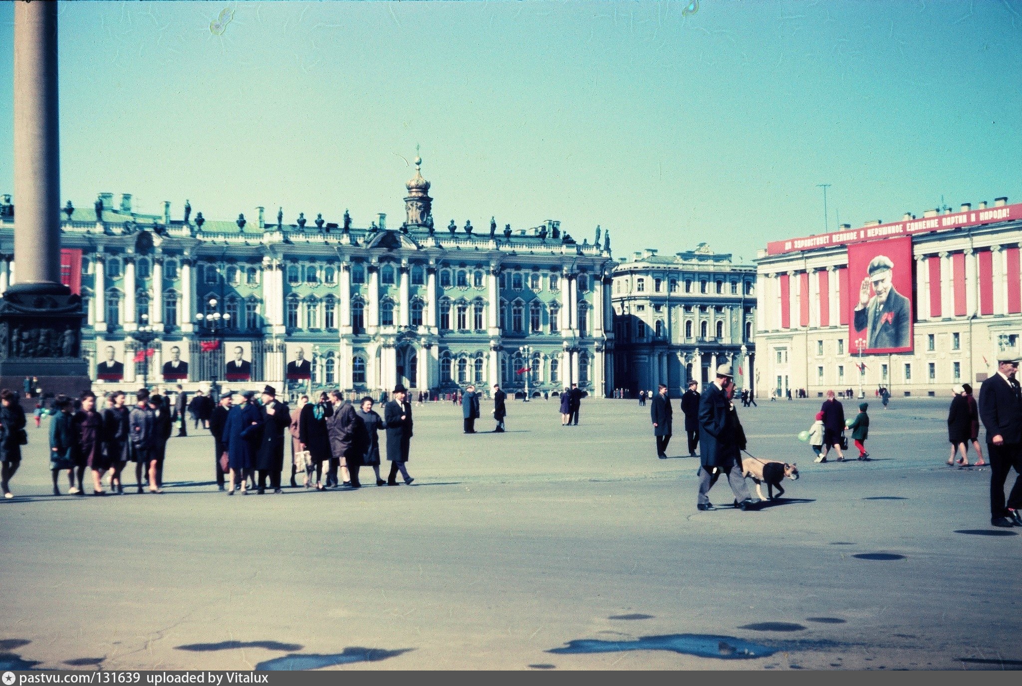 Фотографии ленинграда. Ленинград Дворцовая площадь 1960. Ленинград Дворцовая площадь СССР. Ленинград Дворцовая 1976. Дворцовая площадь в 80 годы.