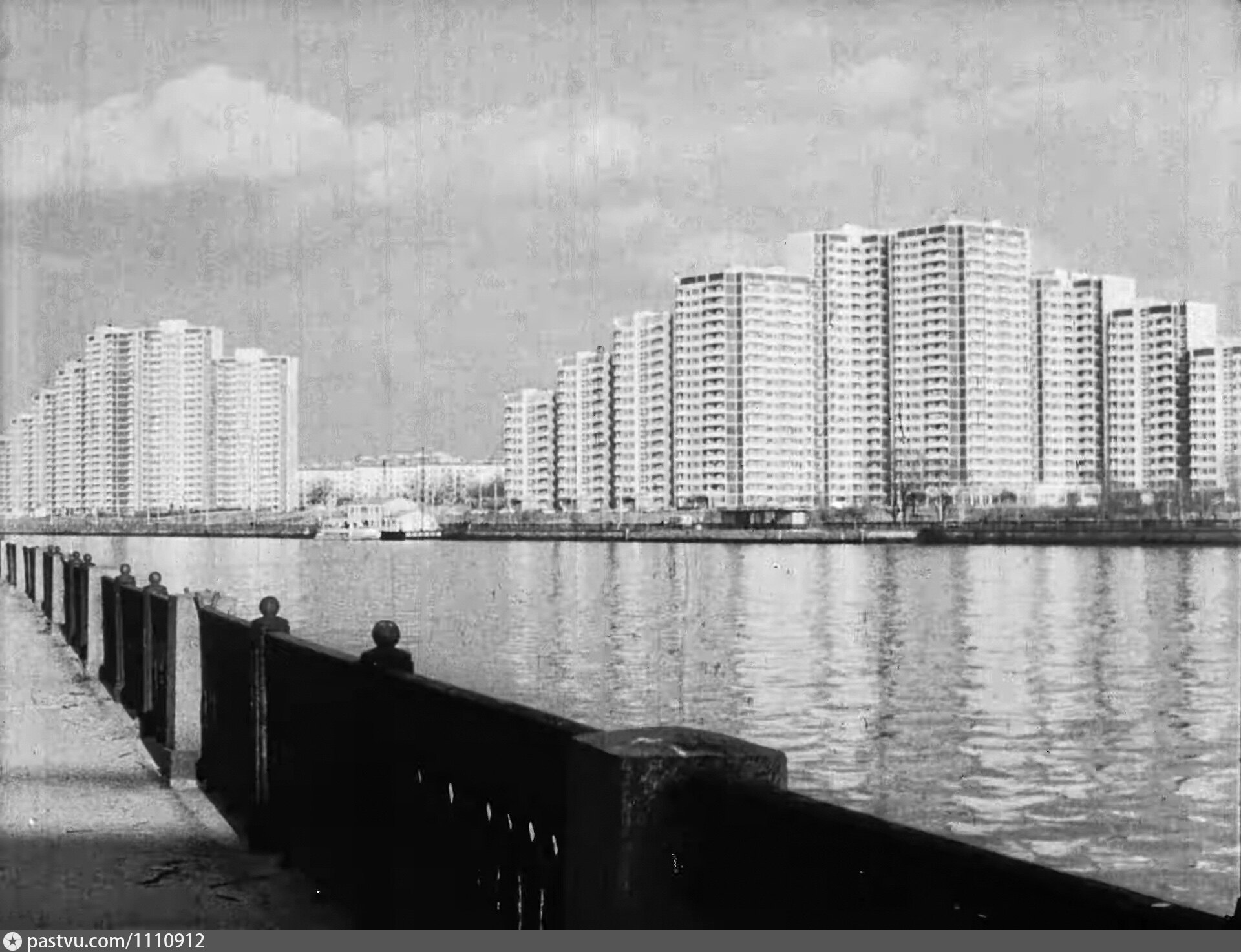 Вид на реку Москву и Нагатинскую набережную - Retro photos