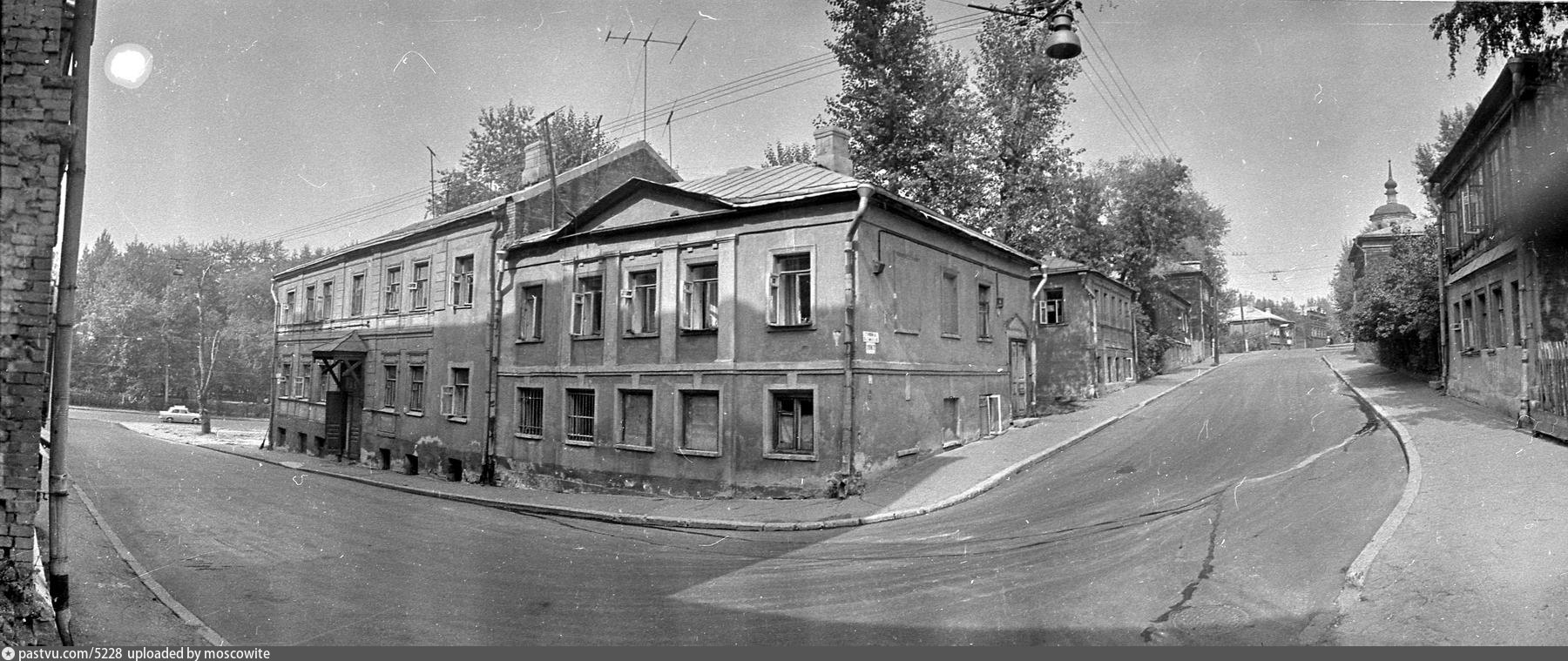 Входим в стари 1 ый дом. 1 Й Троицкий переулок. Троицкий переулок Москва. 1 Й Троицкий переулок в 1960 году. Троицкий переулок Москва в 1967.
