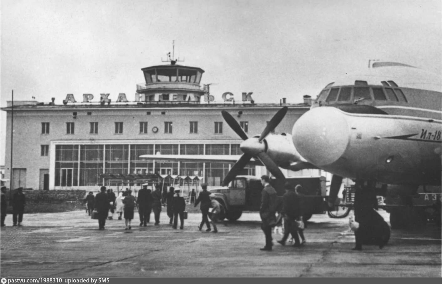 Аэропорт Талаги. Аэродром Архангельск 20 век. Фото аэропорта Архангельск Талаги. Аэропорт Архангельск в начале 2000х.