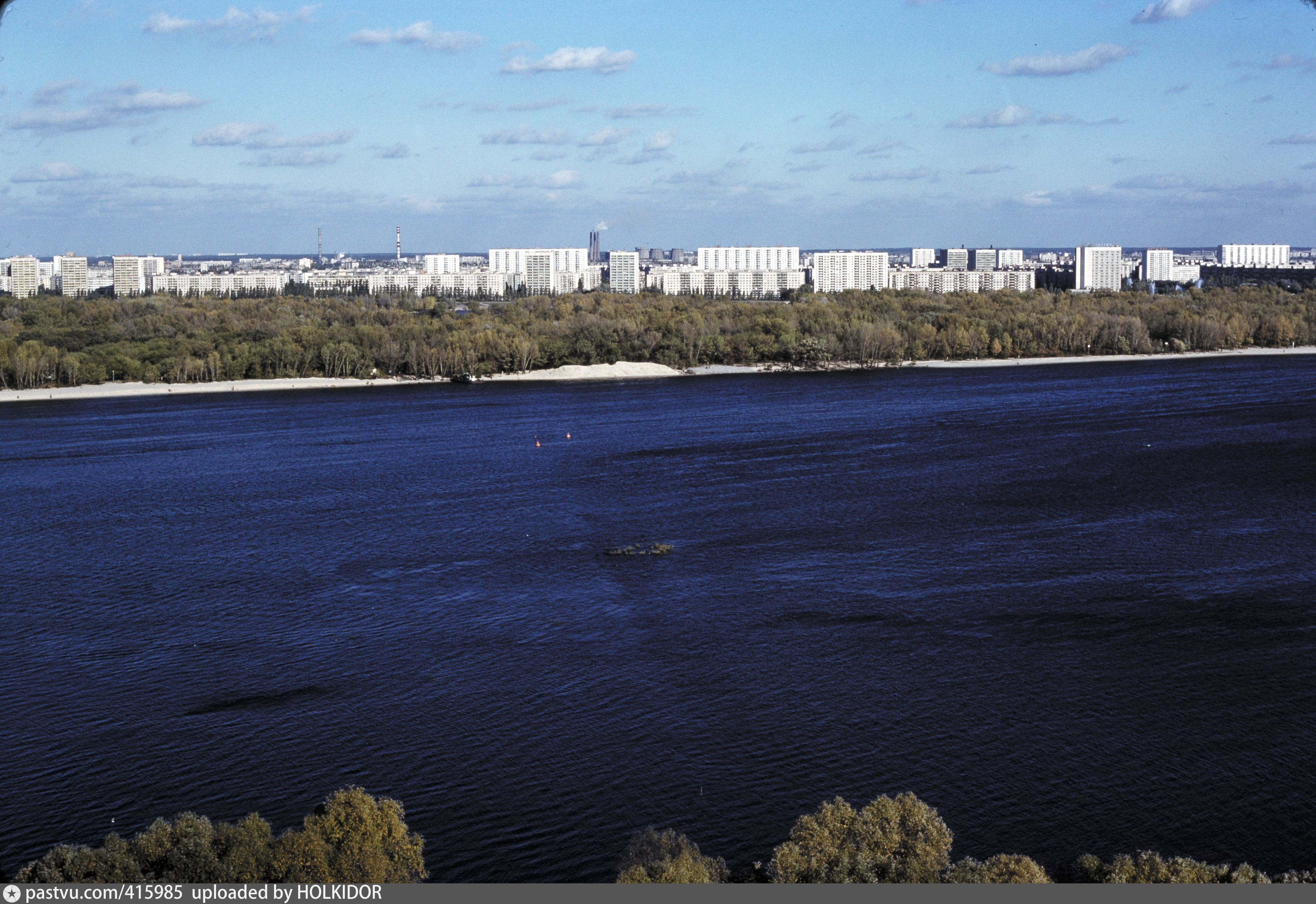 Левый берег что происходит. Киев мост Патона вид на левый берег. Левый берег Днепра. Левый берег реки Украине. Восточное побережье Днепра в районе Киева,.