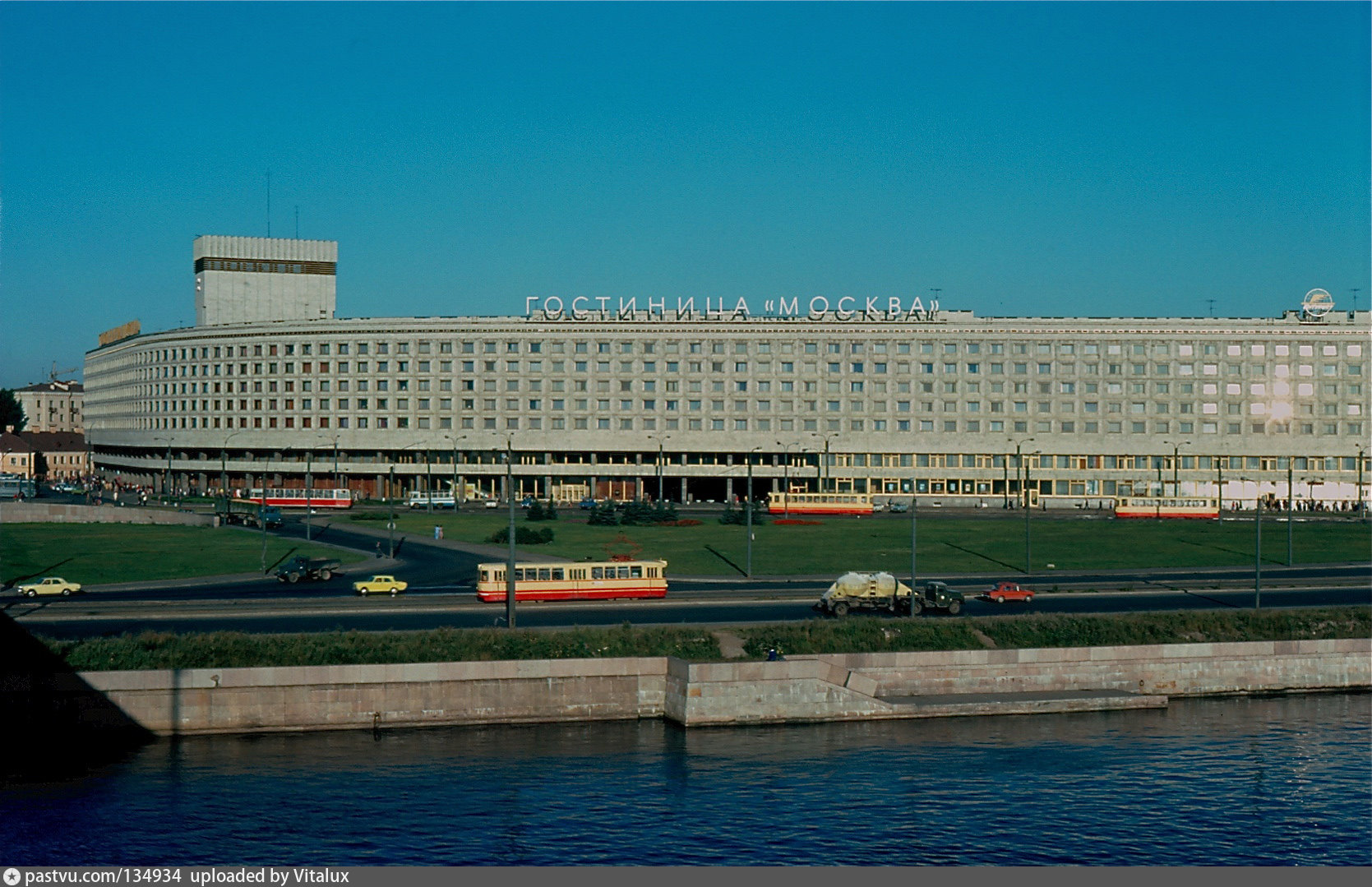 Александро-Невская площадь гостиница Москва