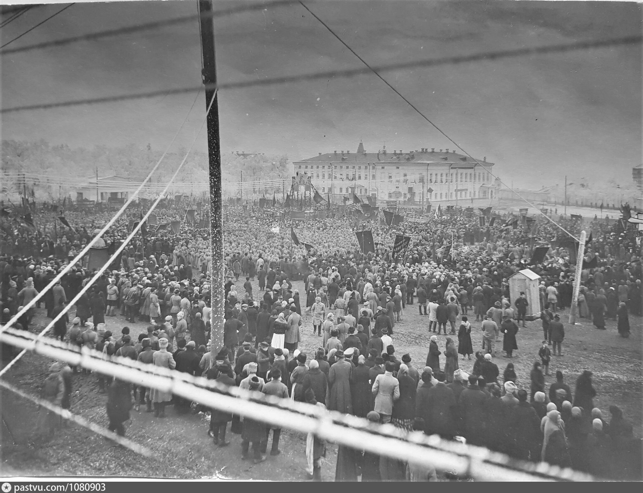 Первые годы октября. Вятка 1917 год. Первая годовщина Октябрьской революции 1918. Революция на Вятке. Степановский мятеж 1918 Вятка.