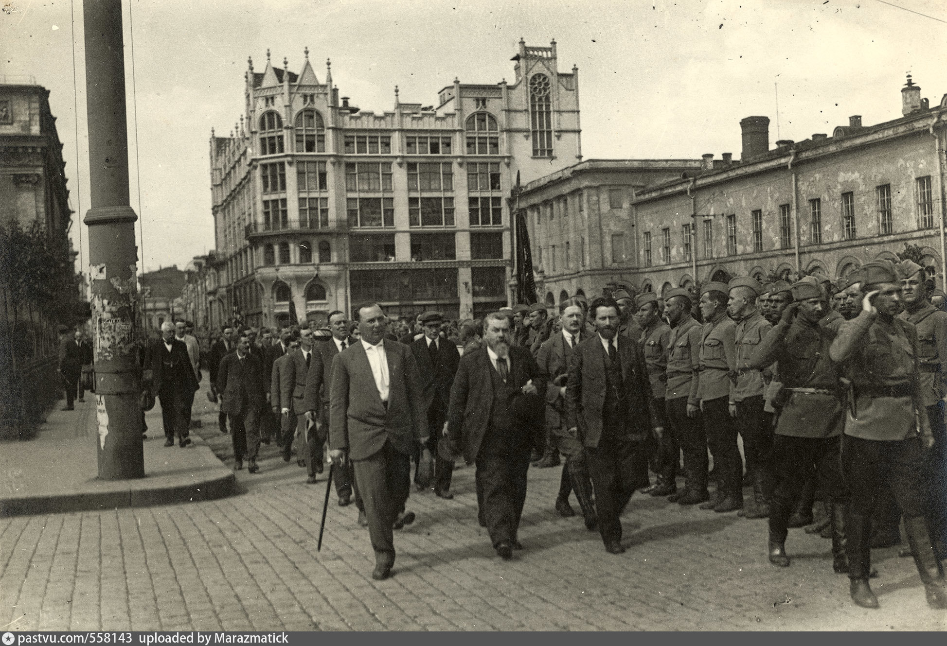 Московский гарнизон. Авангард НЭП. 1924 На английском.