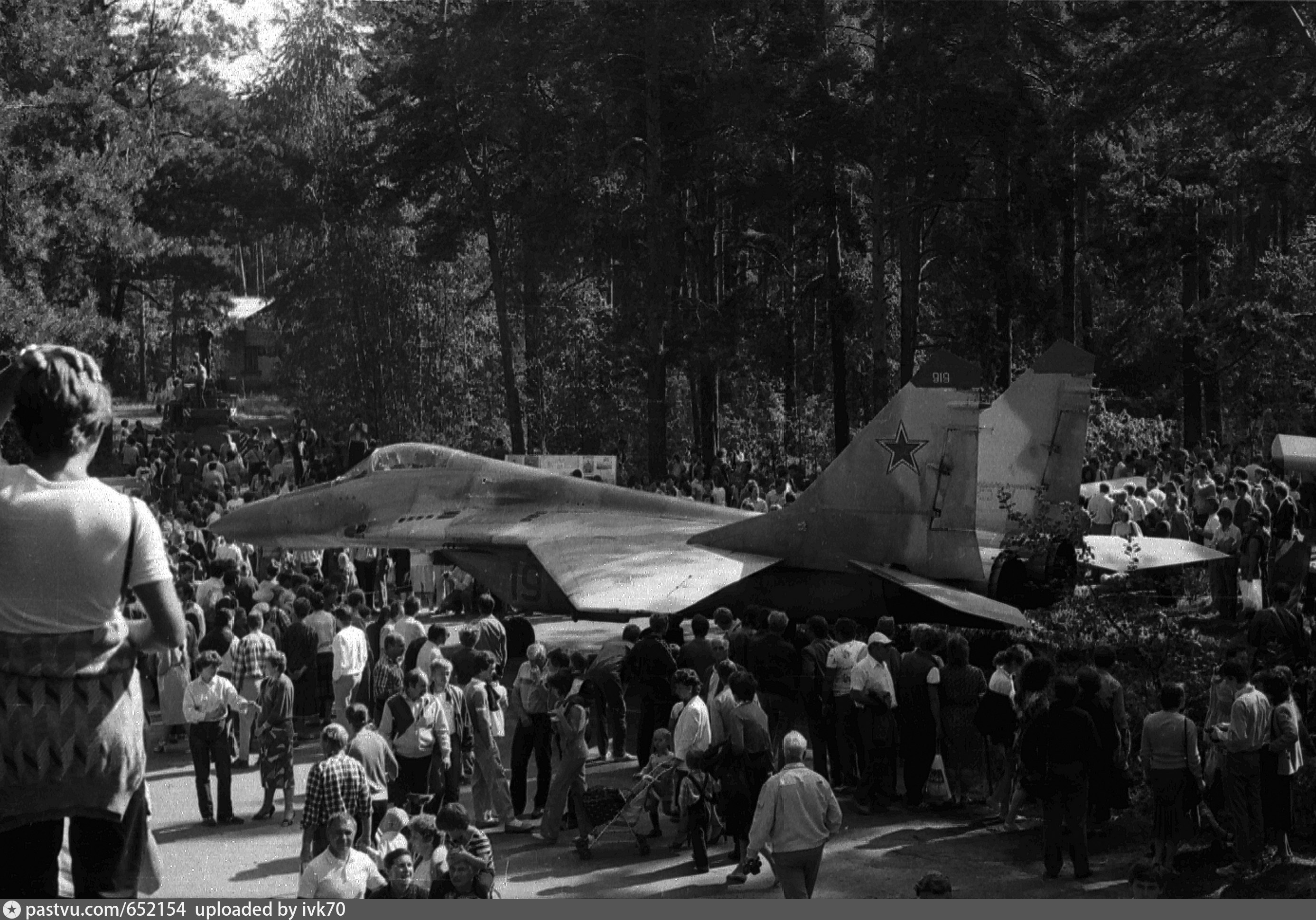 Погода в жуковском на день. Город Жуковский 1990 год. Город Жуковский фотографии 1988 год. Жуковский парк самолет 1980. Парк в Жуковском 1980.