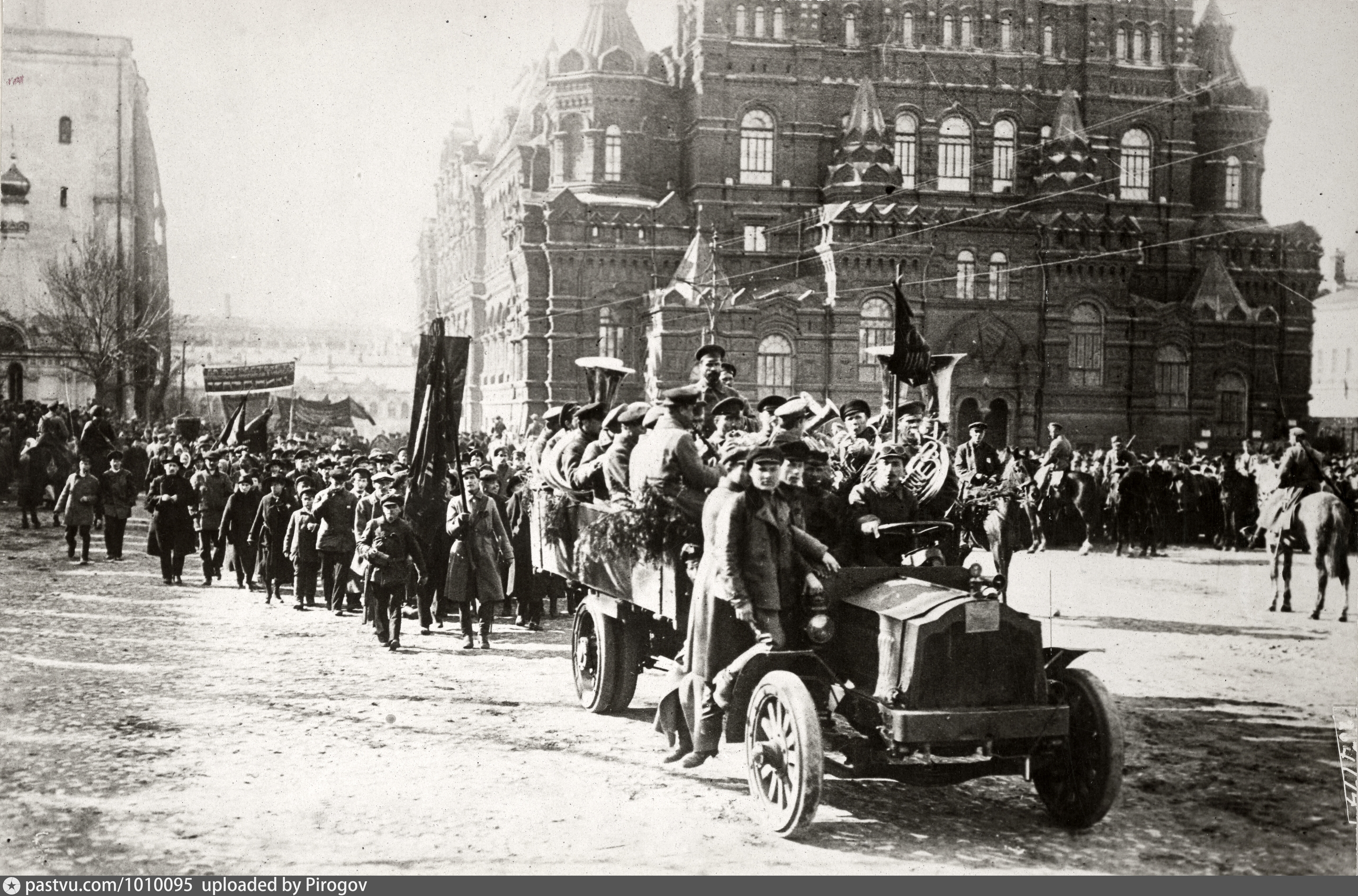 5 октября 1918. Демонстрация 1 мая 1918 года Москва. Революция в Москве 1917. Октябрьская революция 1918. Красная площадь 1917.