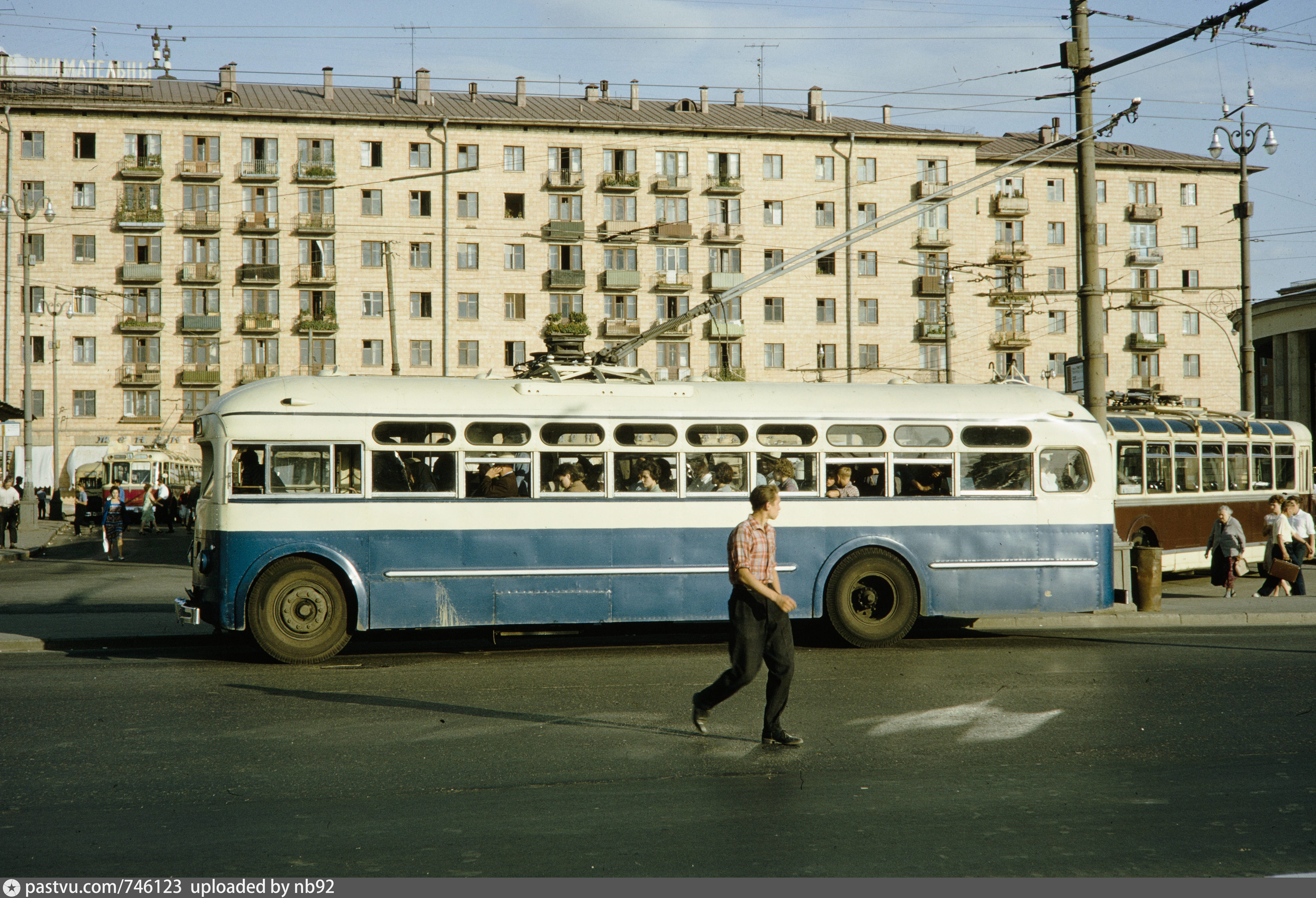 Движение троллейбусов в реальном. МТБ-82 троллейбус в Москве. Троллейбус 60 Москва. Проспект Вернадского 1960-е. Троллейбус Москва 1960.