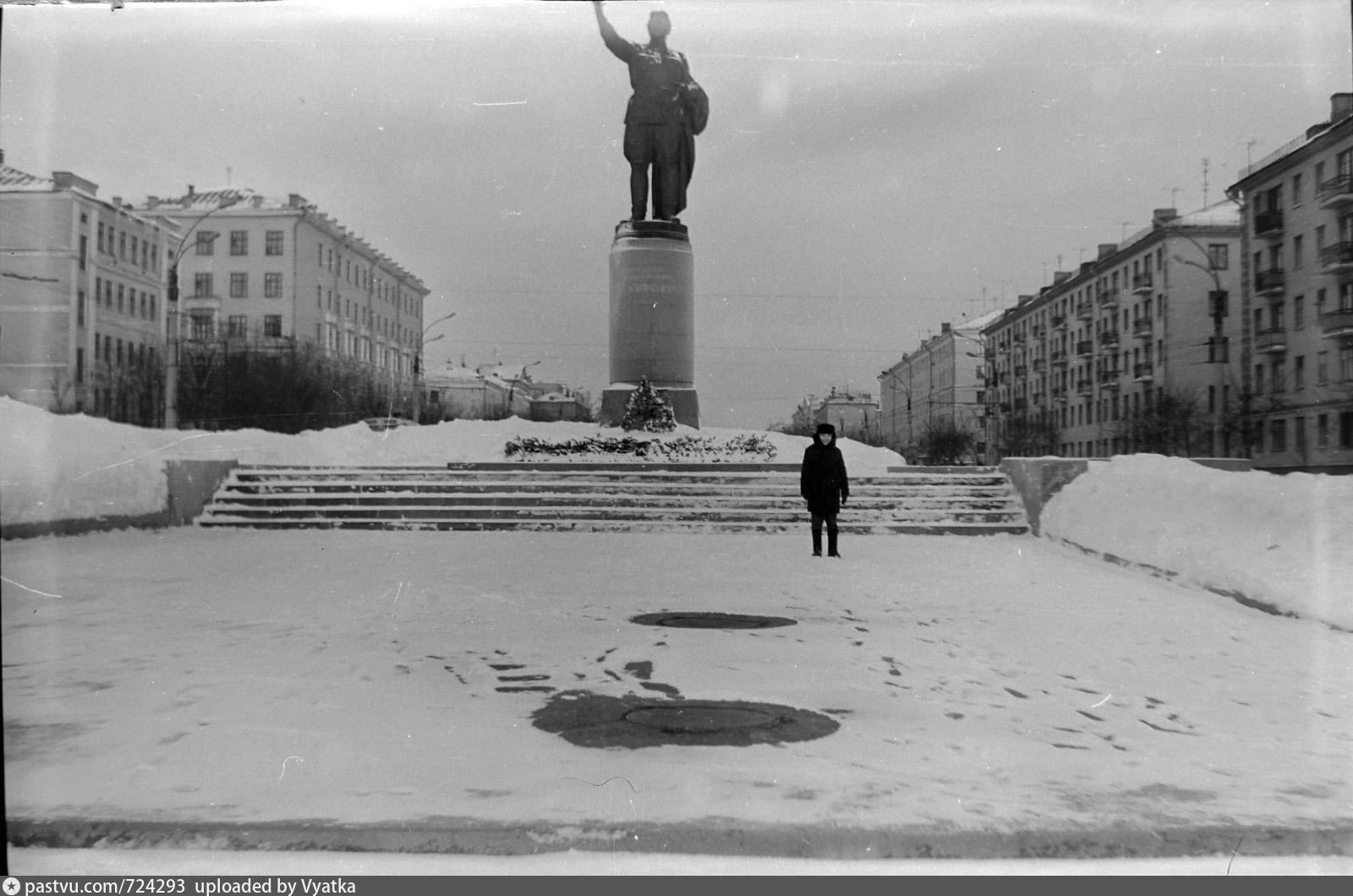 Фото на памятник киров адреса