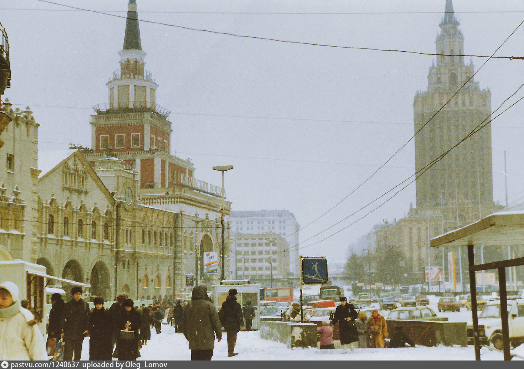 Три вокзала 6. Площадь трёх вокзалов в Москве зимой. Вареничная площадь трех вокзалов СССР. Старые склады на площади трех вокзалов. Площадь трех вокзалов 1992 год фото.