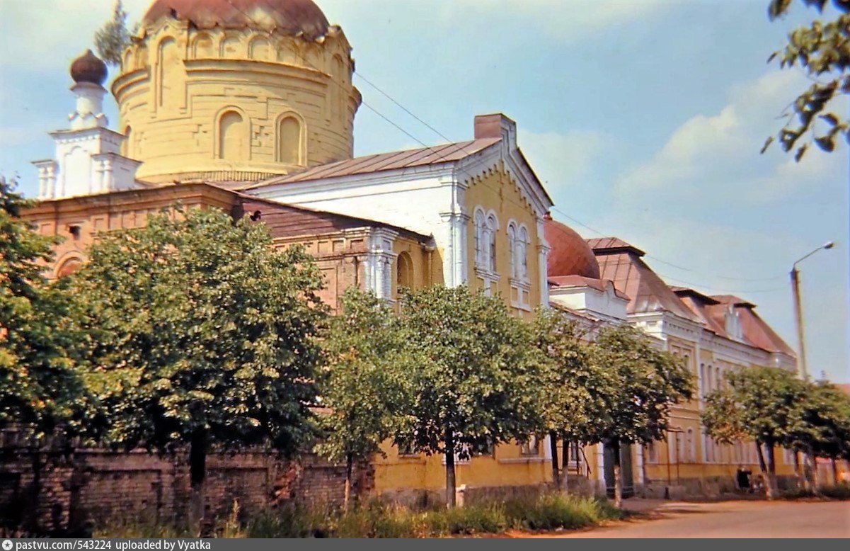 Монастырь улица. Слободской Христорождественский монастырь. Женский монастырь Слободской. Христорождественский женский монастырь г Слободского. Рождественский монастырь Слободской.