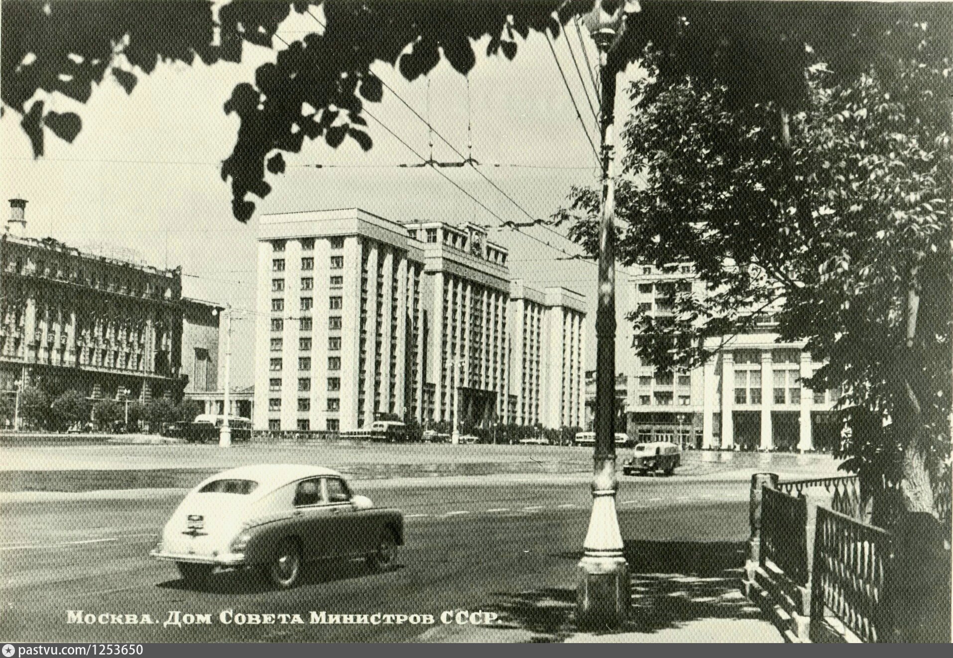 Совет министров ссср год. Дом совета министров СССР. Здание Совмина СССР. Здание совета министров СССР. Дом совета министров СССР В Хамовниках.